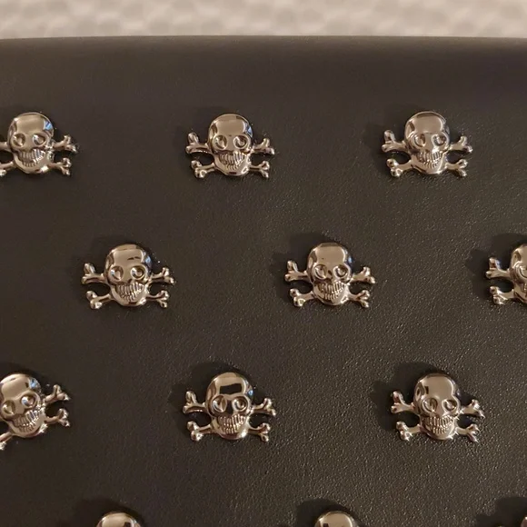 BETSY JOHNSON black Skull Purse Magnetic Clasp Solid Construction!! - Picture 3 of 11